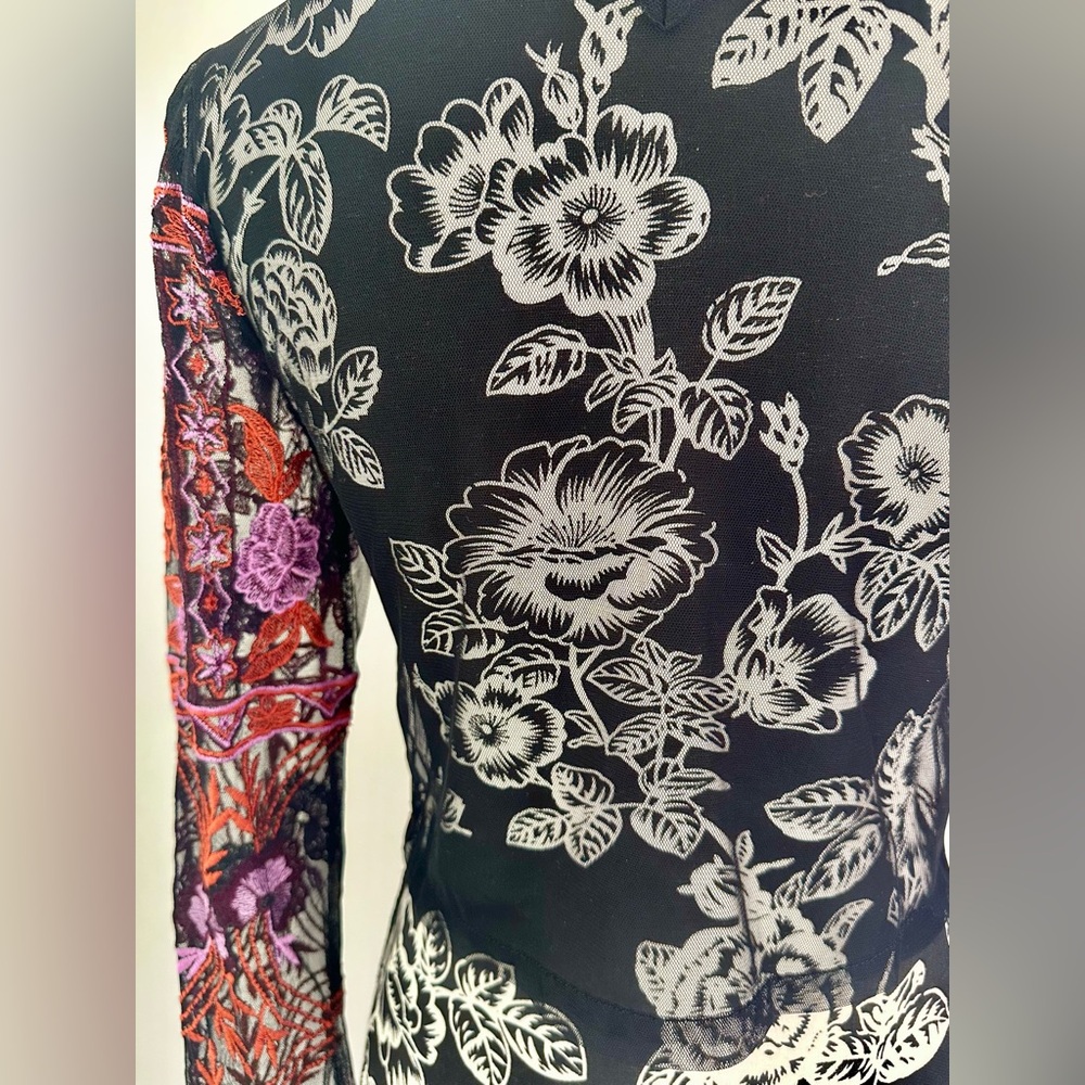 House of Harlow x Revolve embroidered sheer crop top - Picture 8 of 10
